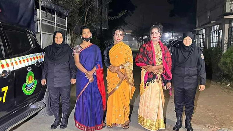 ভ্যানিটি ব্যাগে মিলল সাড়ে ৩ হাজার পিস ইয়াবা, গ্রেপ্তার ৩