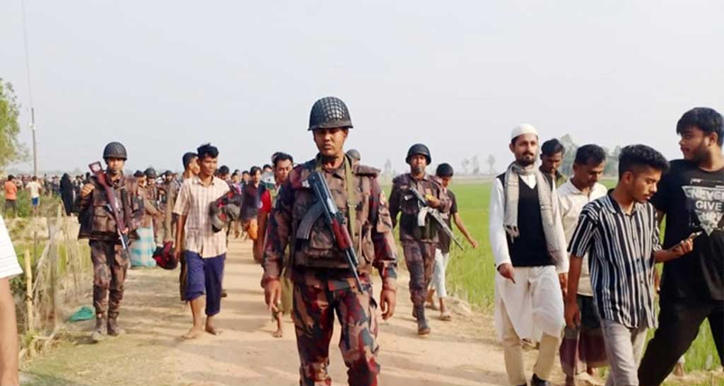 সীমান্তে অস্ত্রসহ আটক ২৪, হাতবোমা বিস্ফোরণে আহত ৪