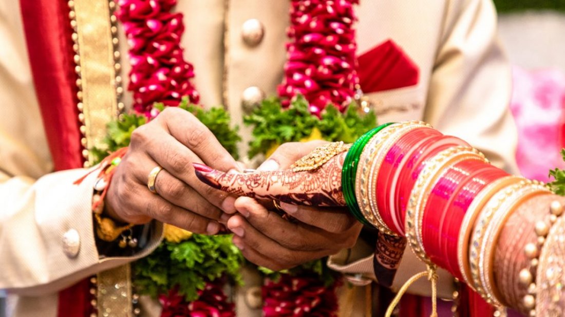 খাবার পরিবেশনে দেরি, বিয়ে ভেঙে খালাতো বোনকে বিয়ে করলেন বর