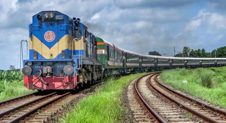 কর্মবিরতিতে রানিং স্টাফরা, ট্রেন চলাচল বন্ধ