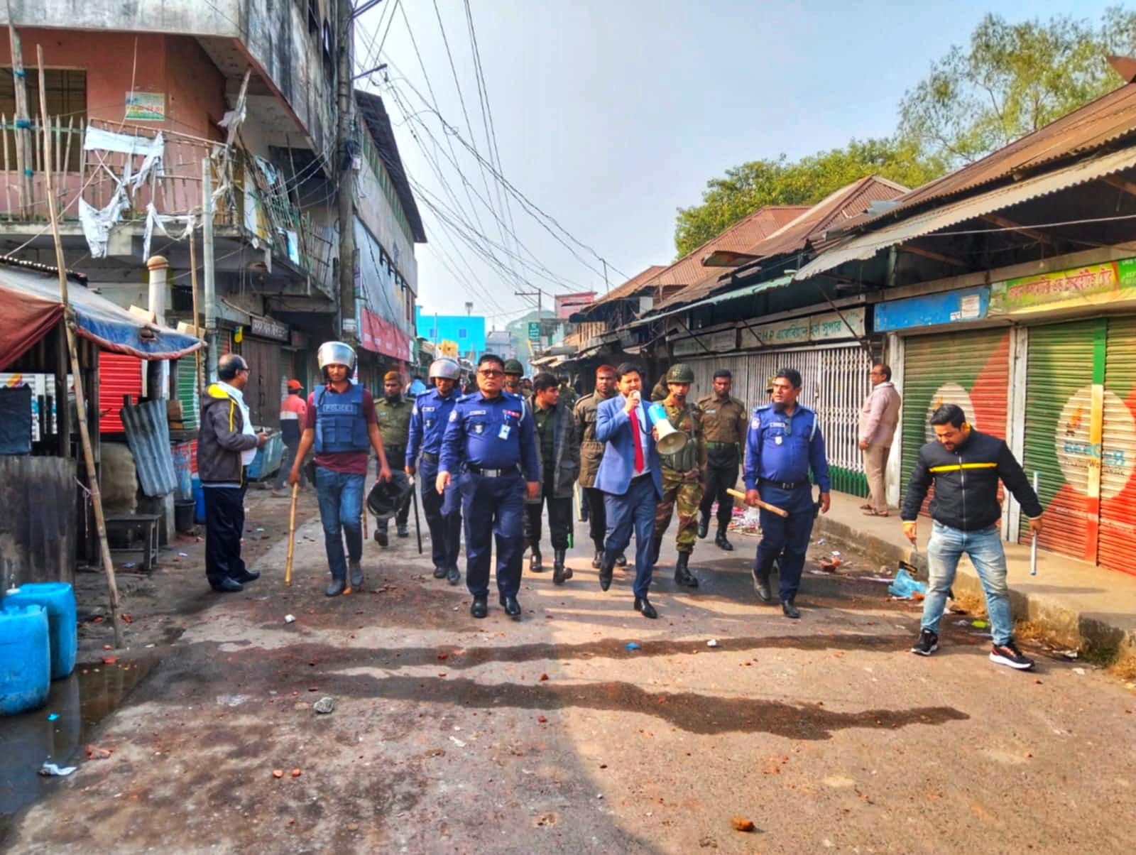 পাবনার বেড়ায় ছাত্রদলের দুই গ্রুপে সংঘর্ষ, আহত ৩০
