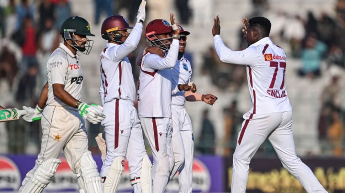 পাকিস্তানে ৩৫ বছরে প্রথম টেস্ট জয়ের সুবাস পাচ্ছে ওয়েস্ট ইন্ডিজ