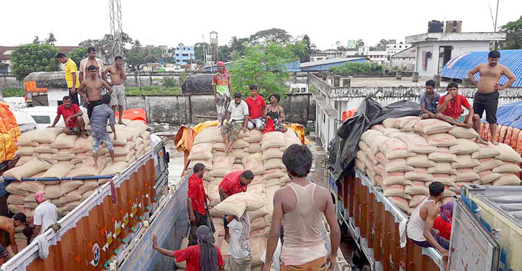 জানুয়ারিতে আসছে পৌনে ২ লাখ টন চাল, দাম কমার আশা উপদেষ্টার
