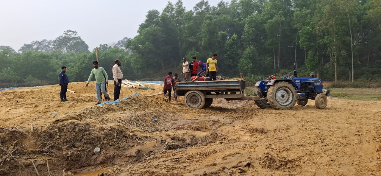 চুনারুঘাটে ভ্রাম্যমাণ আদালতের অভিযানে ১০টি ড্রেজার মেশিন পুড়িয়ে ধংস