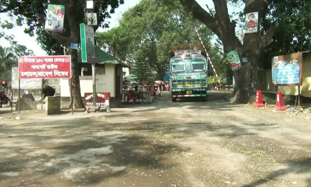ক্রেতা সংকটে হিলি স্থলবন্দর