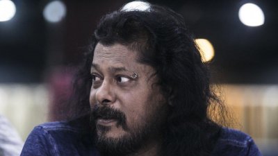 তারুণ্যের উৎসবে জেমস