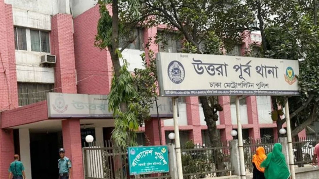 উত্তরায় চলন্ত বাসে অস্ত্র ঠেকিয়ে ছিনতাই