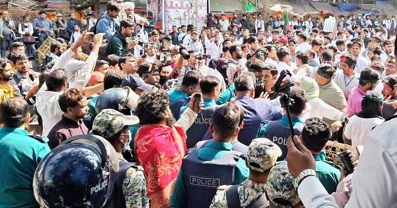 ডিএমএফ ডিগ্রিধারীদের দশম গ্রেডে নিয়োগ দেওয়ার আশ্বাস স্বাস্থ্য উপদেষ্টার