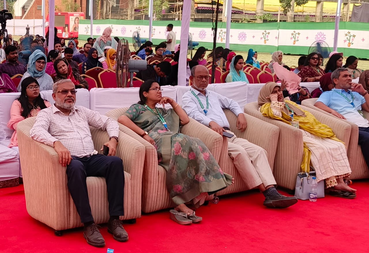 আড্ডা, গান ও স্মৃতিচারণে চলছে ঢাবির ভূগোল ও পরিবেশ বিভাগের ৭৫ বছর পূর্তি উদযাপন
