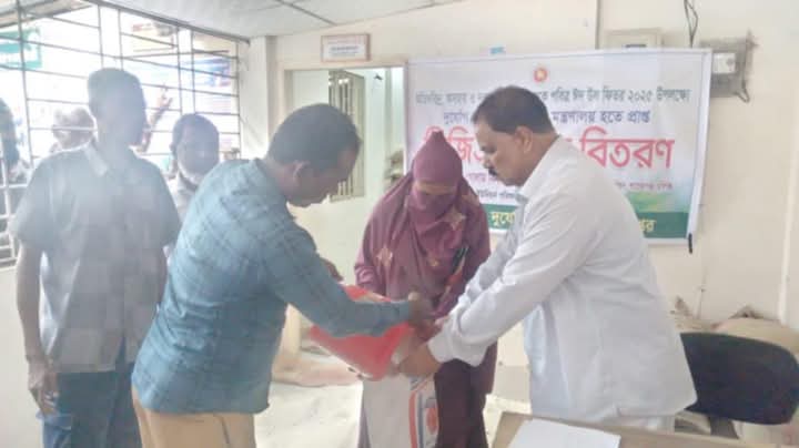 ঈদুল ফিতর উপলক্ষে শায়েস্তাগঞ্জে নুরপুর ইউপিতে ভিজিএফ এবং জিআর চাল বিতরণ