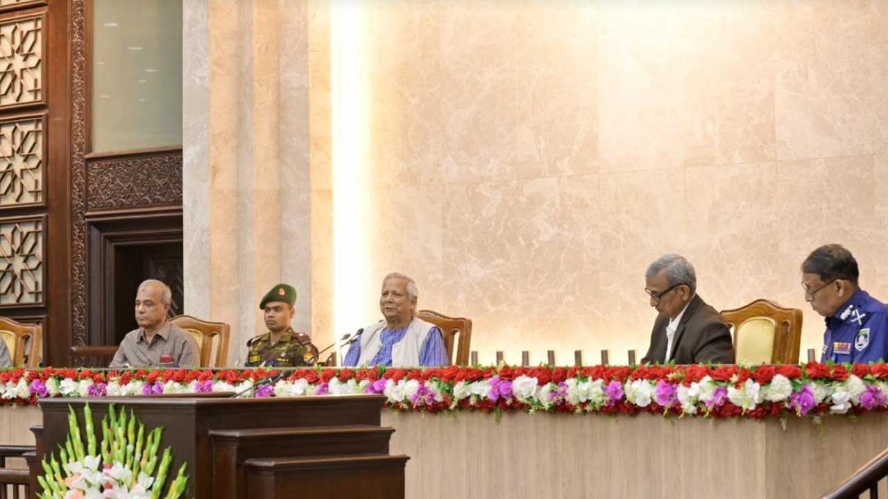 পুলিশ কর্মকর্তাদের দিকনির্দেশনা দিলেন প্রধান উপদেষ্টা