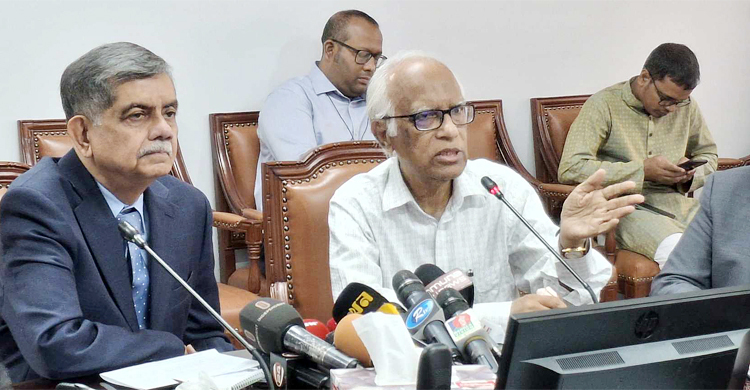 শপথের পর শিক্ষা মন্ত্রণালয়ে সি আর আবরার
