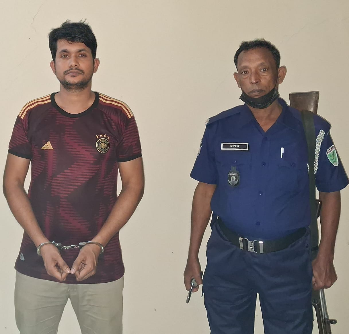 ট্রেনের টিকিট কালোবাজারি চক্রের মূলহাতা আটক