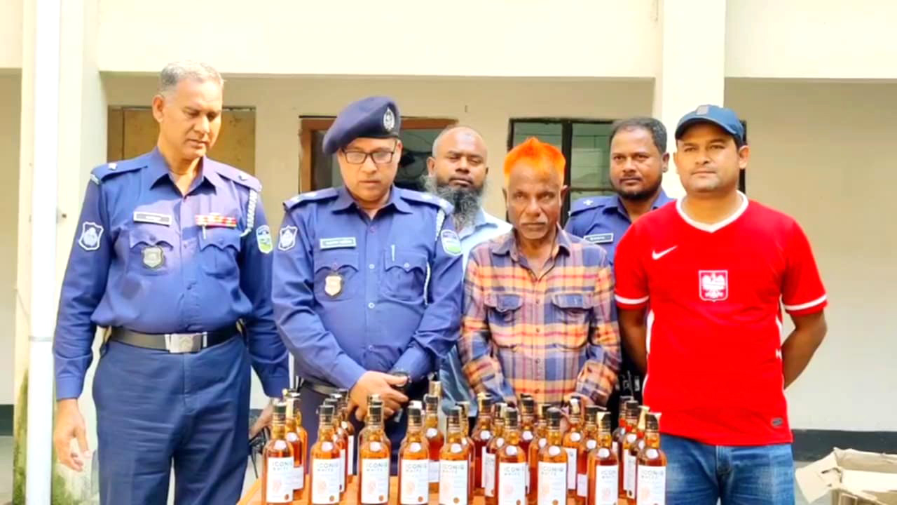 জামালপুরে বিদেশী ৩২ বোতল মদসহ কুখ্যাত মাদক ব্যবসায়ী মিন্টু আটক