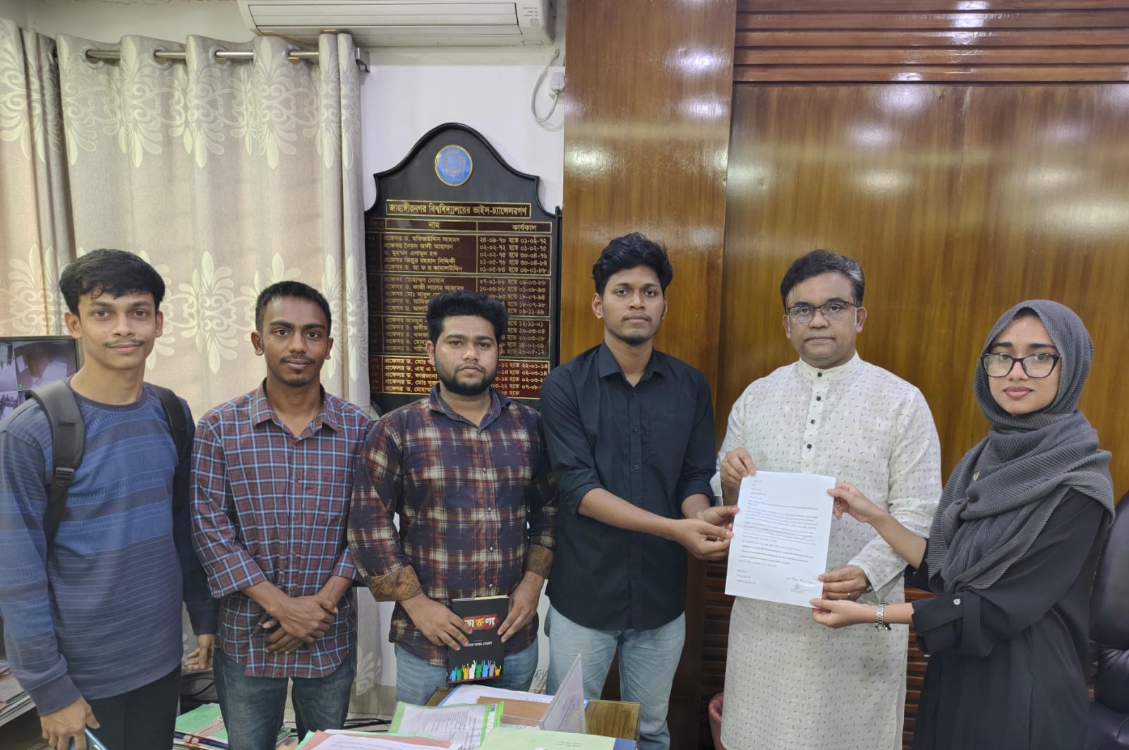 জাবিতে গুরুত্বপূর্ণ পয়েন্টসমূহে ওয়াশরুম স্থাপনের দাবি লাল সবুজ উন্নয়ন সংঘের