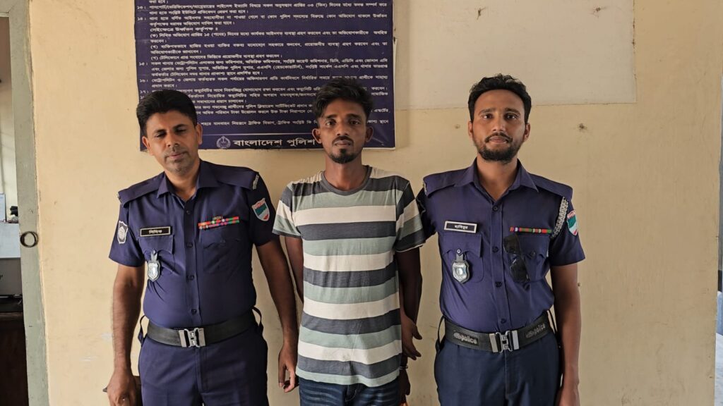 খুলনায় সুমনের হত্যাকারী মোমিন র‍্যাব ৬ এর হাতে গ্রেফতার