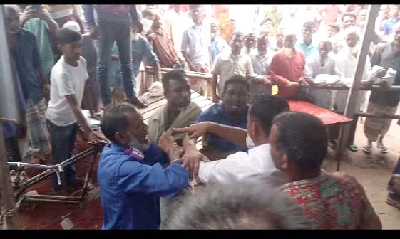 জলঢাকায় চেয়ারম্যান কর্তৃক লাঞ্ছিত ইউপি সদস্য রেজুলেশন ছাড়াই ভিজিএফ এর চাল বিতরন