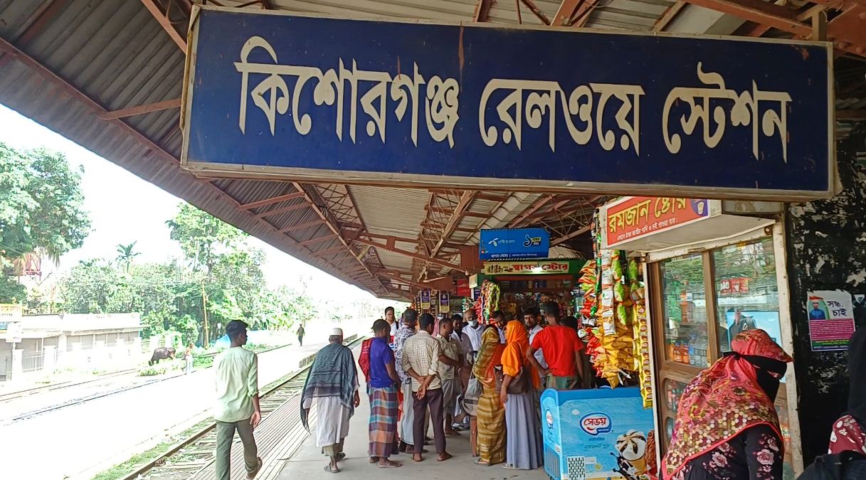রেলের সীমানার বাইরে গাছ কেটেও দিতে হলো ৫ হাজার টাকা ঘুষ