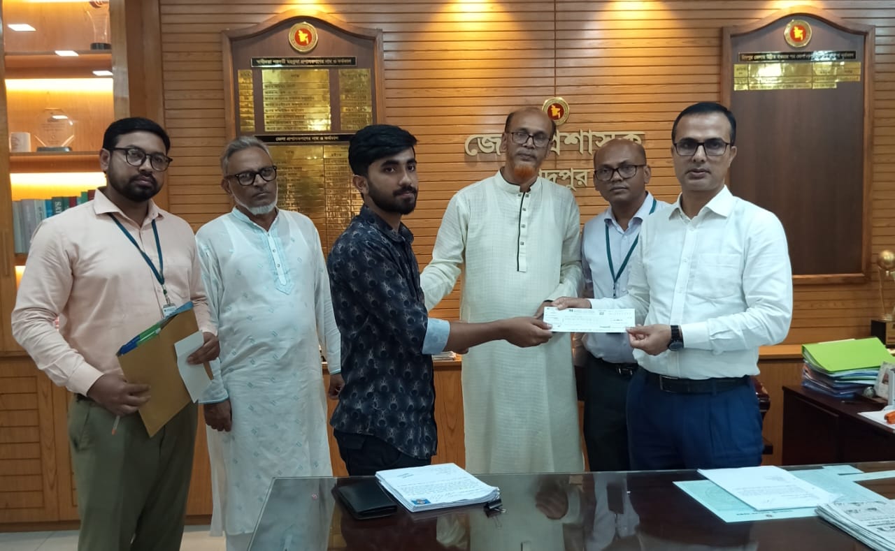 জুলাই বিপ্লবে আহতদের পাশে দাঁড়ালেন এম এ হান্নান