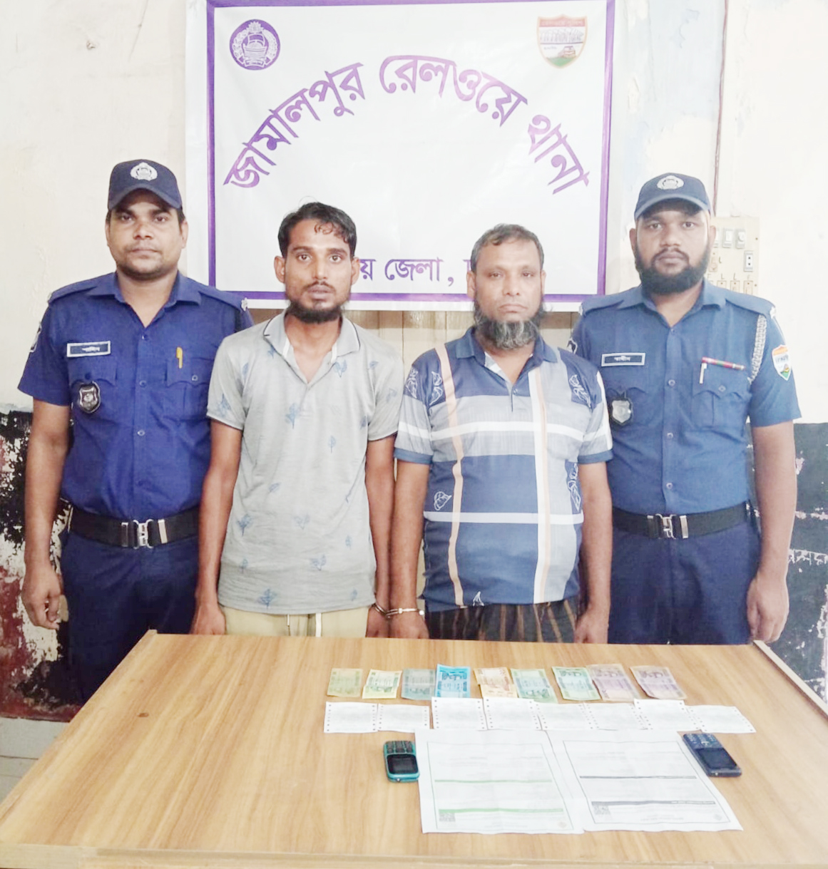 জামালপুর রেলওয়ে পুলিশের অভিযানে দুই টিকিট কালোবাজারি গ্রেপ্তার