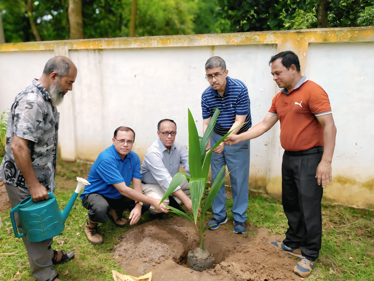 তেলিয়াপাড়া চা বাগানে বিভিন্ন প্রজাতি মাছের পোনা অবমুক্ত ও ঔষধি গাছ রোপণ উদ্বোধন করেন এনটিসি চেয়ারম্যান মামুন রশিদ ও এমডি জিয়াউল আহসান