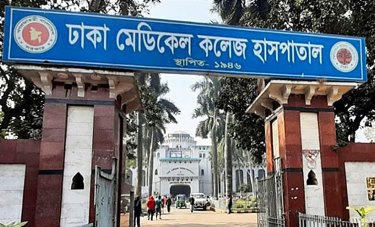 ঢামেকে স্বার্থের চাদর : ঔষধ কোম্পানির টাকায় চাদর ক্রয়