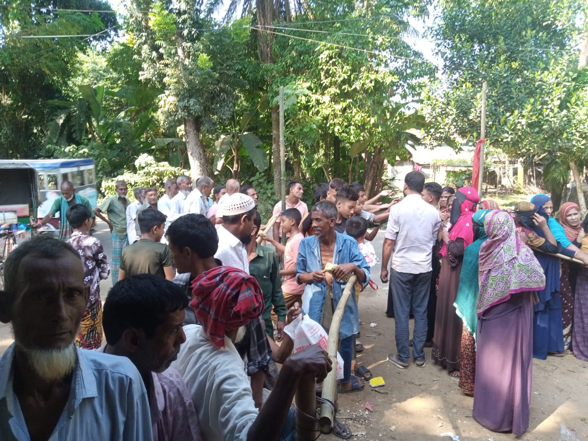 শায়েস্তাগঞ্জে চাহিদার চেয়ে ওএমএস আটা বিক্রি বরাদ্দ কম থাকায় খালি হাতে ফিরছেন নিম্ন ও মধ্যবিত্ত মানুষ