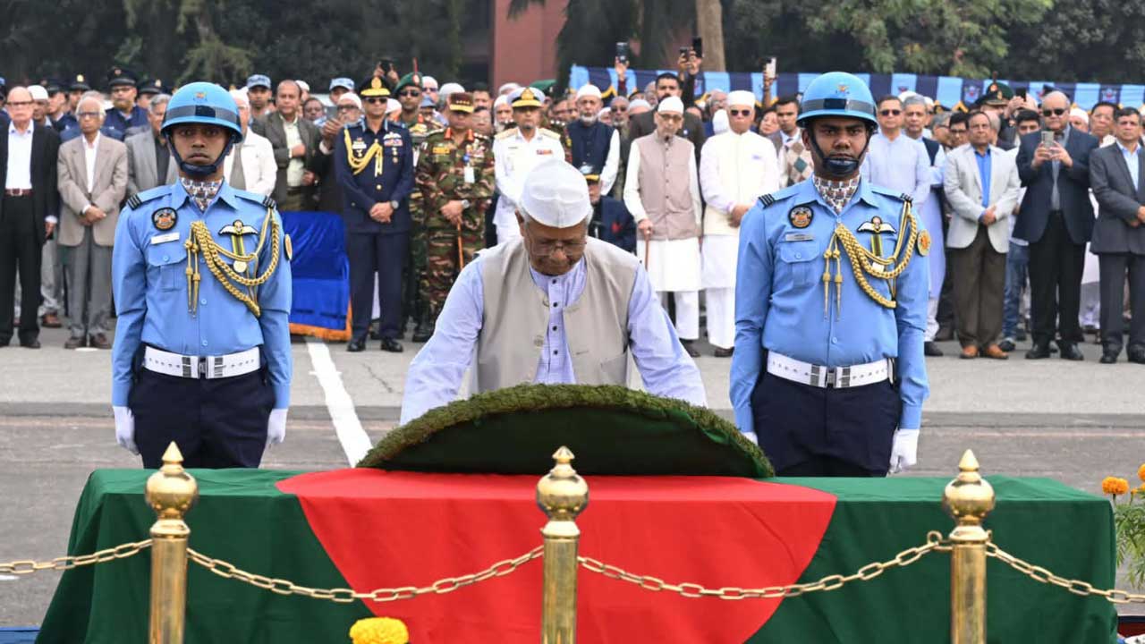 এ কে খন্দকারের জানাজায় প্রধান উপদেষ্টার অংশগ্রহণ