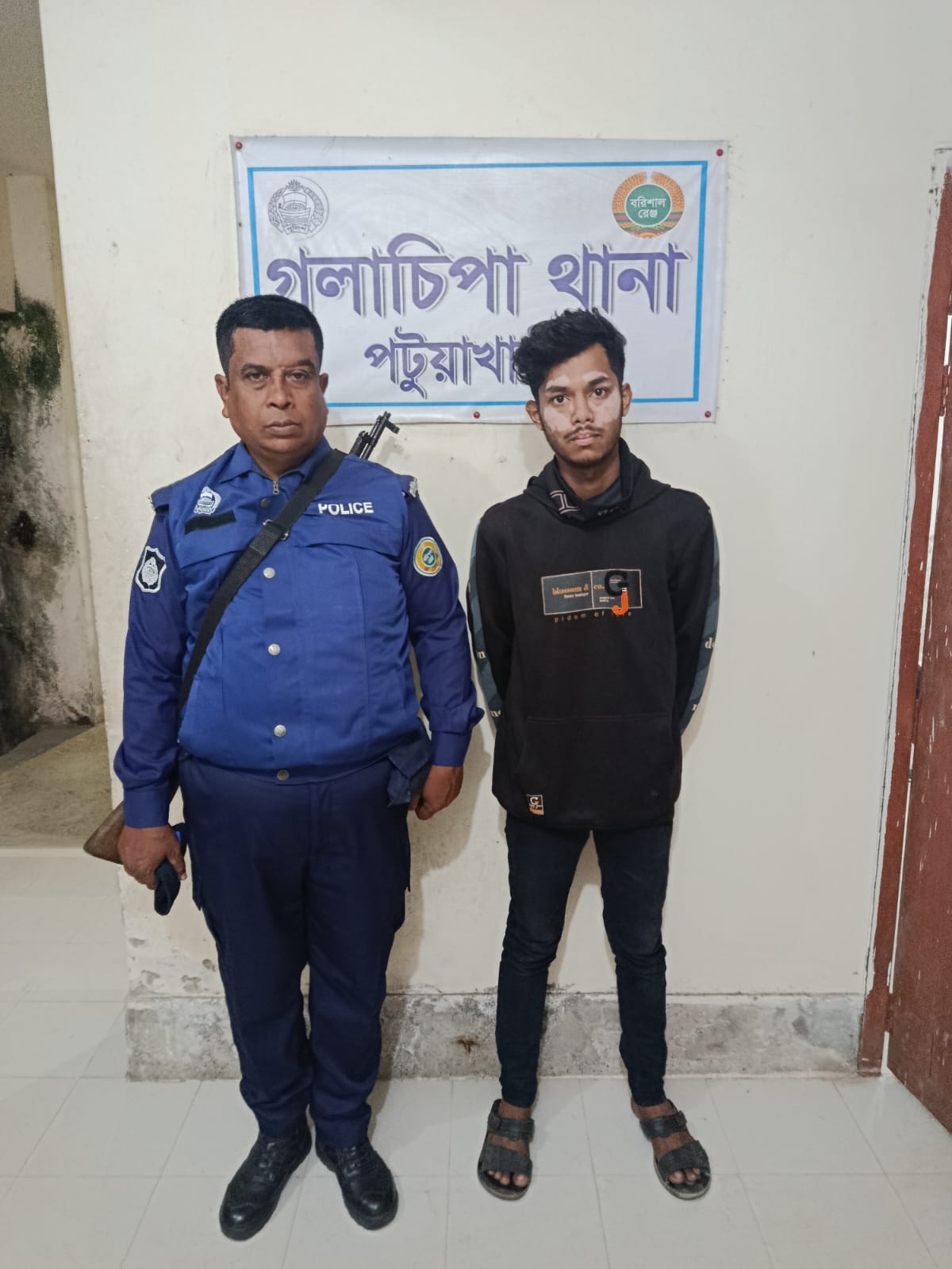 পটুয়াখালীর গলাচিপায় ৫০ পিস ইয়াবাসহ তরুণ গ্রেপ্তার