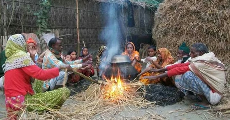 তীব্র শীতে আগুন পোহাতে ধুম পড়েছে হবিগঞ্জের গ্রাম গুলোতে