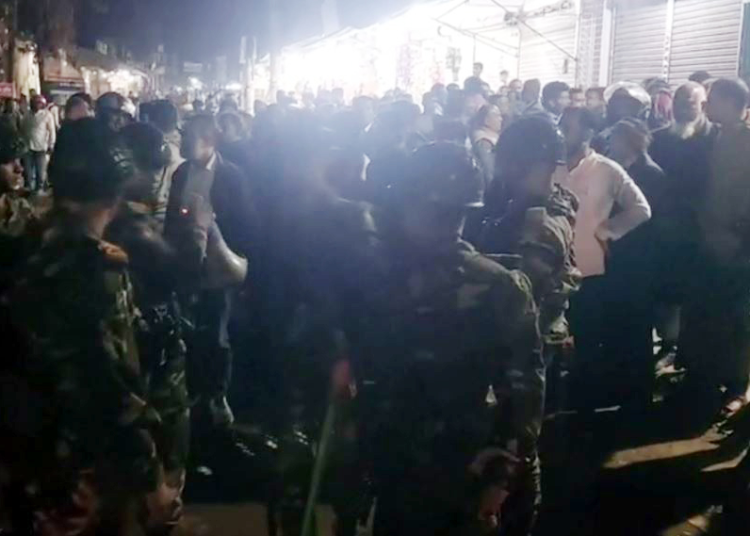 চিংড়ি প্রতীকের স্বতন্ত্র প্রার্থী এম এ হান্নানের গাড়ী বহর ও সমর্থকদের ওপর দফায় দফায় হামলা, আহত ২০