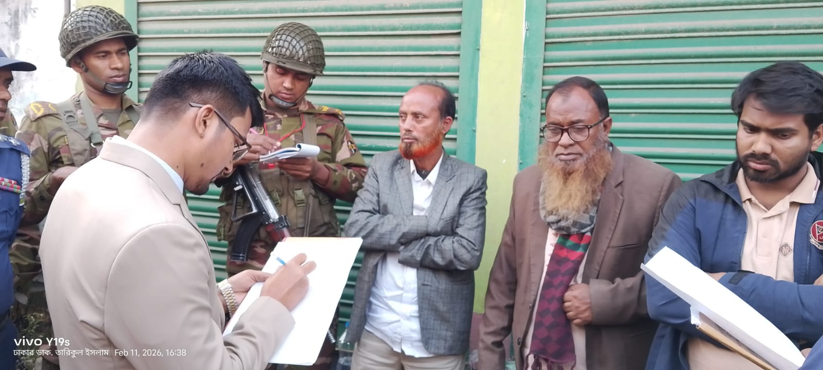 মাদারগঞ্জে কাপ পিরিচ প্রতীকের পক্ষে টাকা বিতরণের অভিযোগে আটক-৩, মোবাইল কোর্টে জরিমানা ও কারাদণ্ড