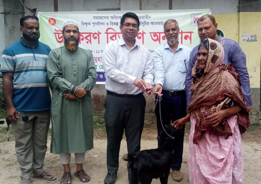 মনোহরদীতে ভিক্ষুক পুনর্বাসন ও বিকল্প কর্মসংস্থান কর্মসূচির আওতায় ছাগল বিতরণ