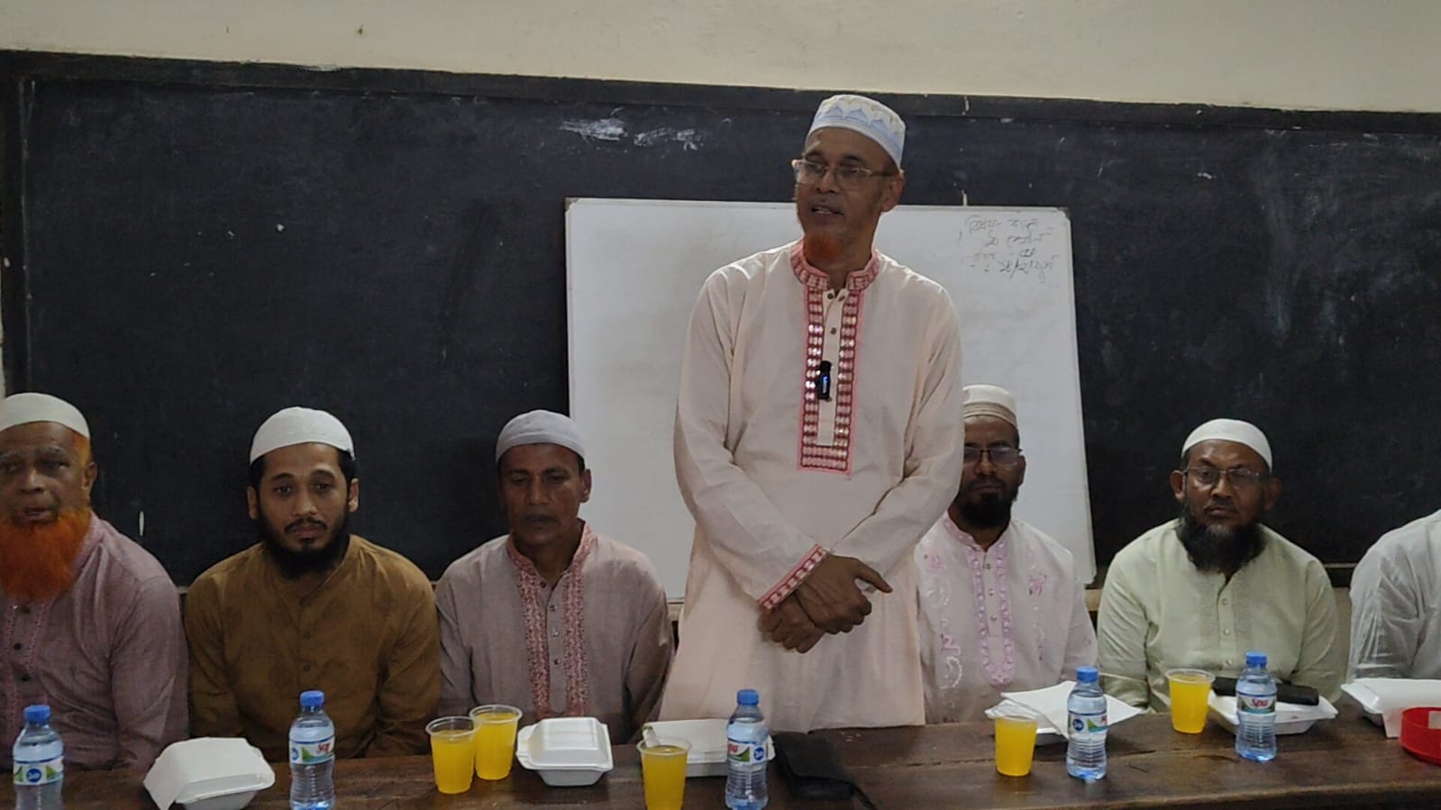 ইফতার ও দোয়ার মাধ্যমে ইউপি চেয়ারম্যান প্রার্থীতা ঘোষণা দিলেন ফারুক আহমেদ খান