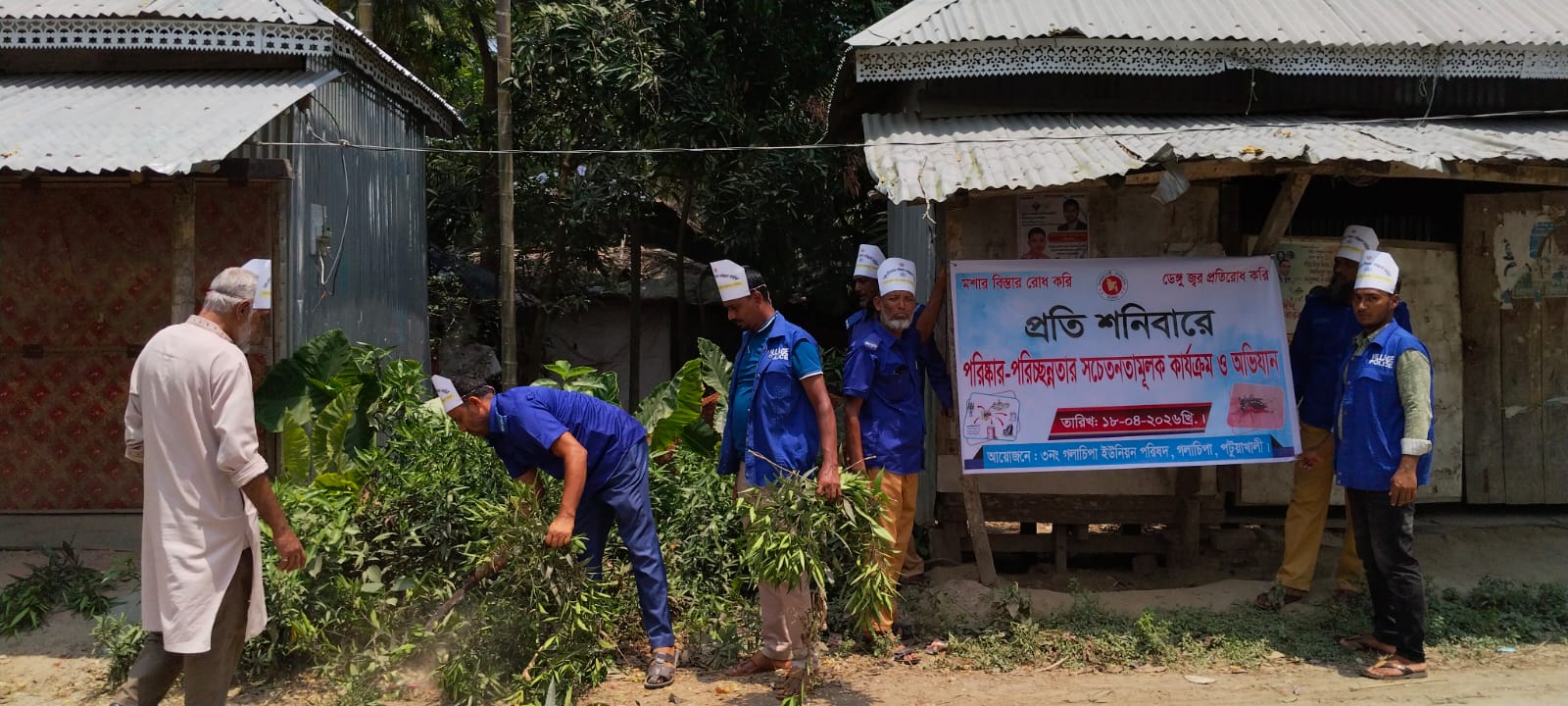 গলাচিপায় ডেঙ্গু প্রতিরোধে বিশেষ পরিচ্ছন্নতা অভিযান: শ্রীনাথ বাজারের রূপ বদলে দেওয়ার উদ্যোগ