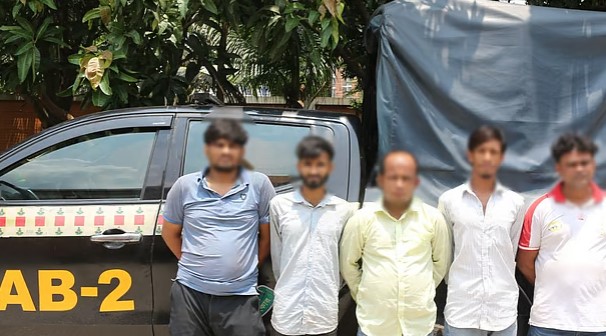 অপরাধ দমনে ‘অ্যাগ্রেসিভ পুলিশিং