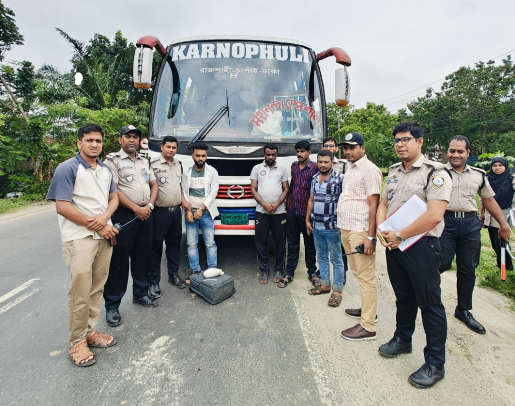 রাজশাহীতে দেড় কেজি হেরোইনসহ যুবক গ্রেফতার, বাজারমূল্য দেড় কোটি টাকা