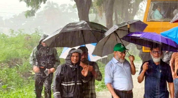 চট্টগ্রামে পানি না কমা পর্যন্ত ট্রেন চলাচল বন্ধ রাখার সিদ্ধান্ত রেল প্রতিমন্ত্রী’র