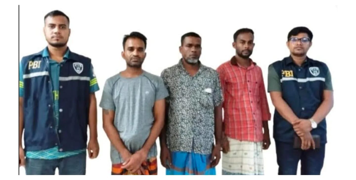 খুলনা ফুলতলার ডলার বাবলুর জামাই সোজা সহ ৩ জন গ্রেপ্তার ডলার বাবলু পলাতক। 