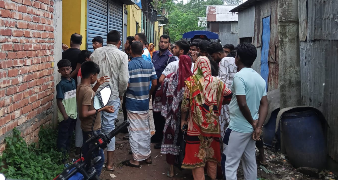বোমা বিস্ফোরণে যুবক আহত | ঘটনার তদন্ত করছেন পুলিশ