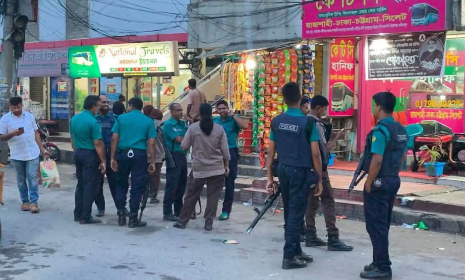 রাজশাহীতে শ্রমিক ইউনিয়নের নির্বাচন কমিটি নিয়ে বিরোধ, আন্তঃজেলা বাস চলাচল বন্ধ