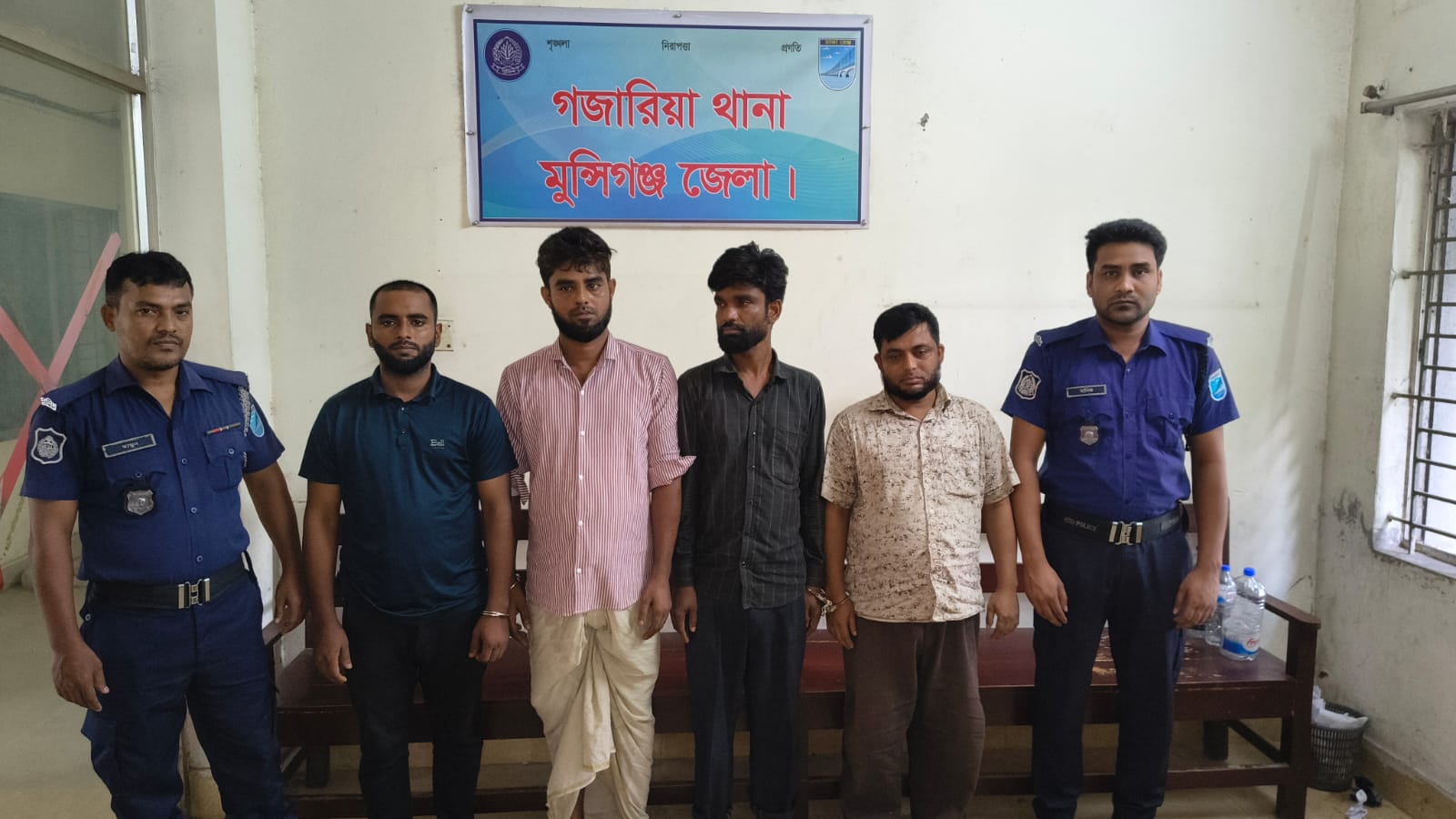 গজারিয়ায় হাত-পা বেঁধে ডাকাতি, থানায় মামলা, ডাকাত চক্রের ৪ জন গ্রেফতার