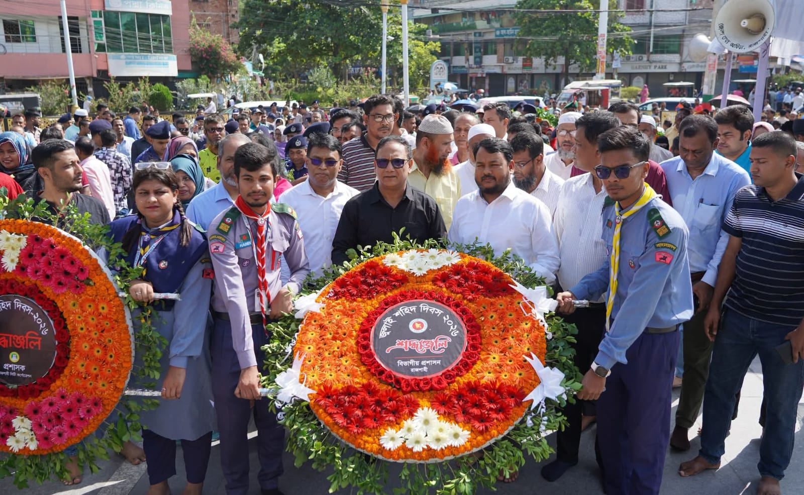 জুলাই শহীদ দিবসে শহীদ স্মৃতিস্তম্ভে রাসিক প্রশাসকের শ্রদ্ধা