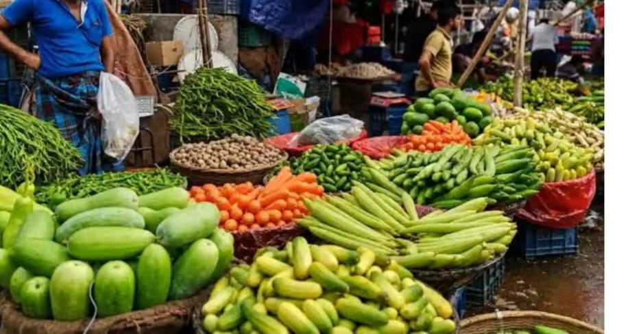 টানা বৃষ্টিতে রাজশাহীতে সবজির বাজারে আগুন,  সরবরাহ সংকটে এক সপ্তাহে দাম বেড়েছে ২০-৪০ টাকা, চাপে সাধারণ ক্রেতা