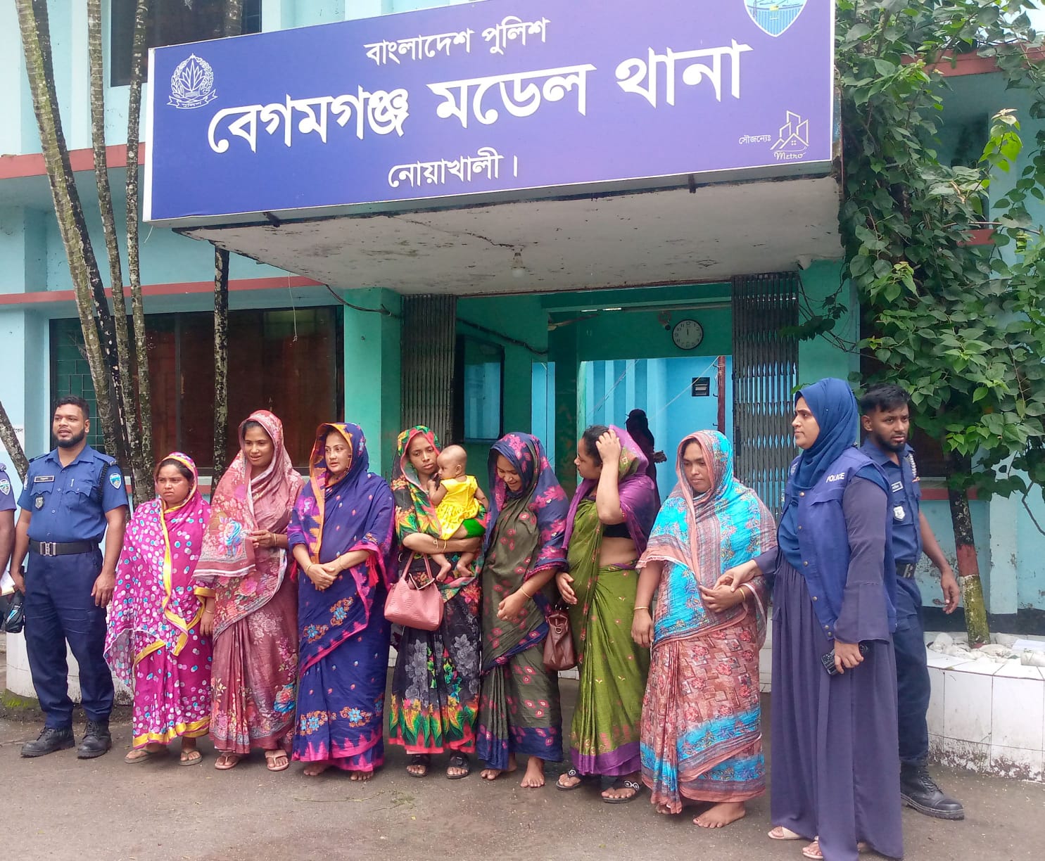 চৌমুহনীত ৭ মহিলা ছিনতাইকারী আটক