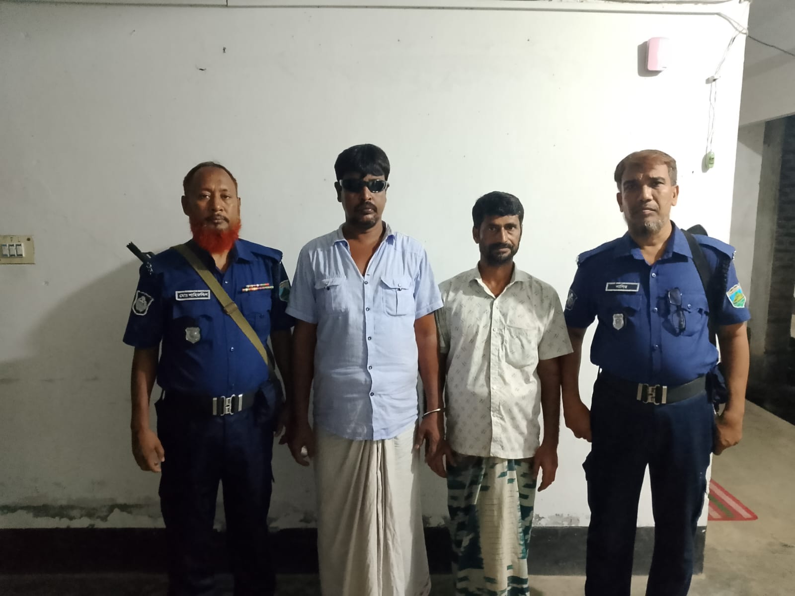 রাজশাহী তানোরে পুলিশের বিশেষ অভিযানে সাজাপ্রাপ্তসহ ২ জন গ্রেফতার