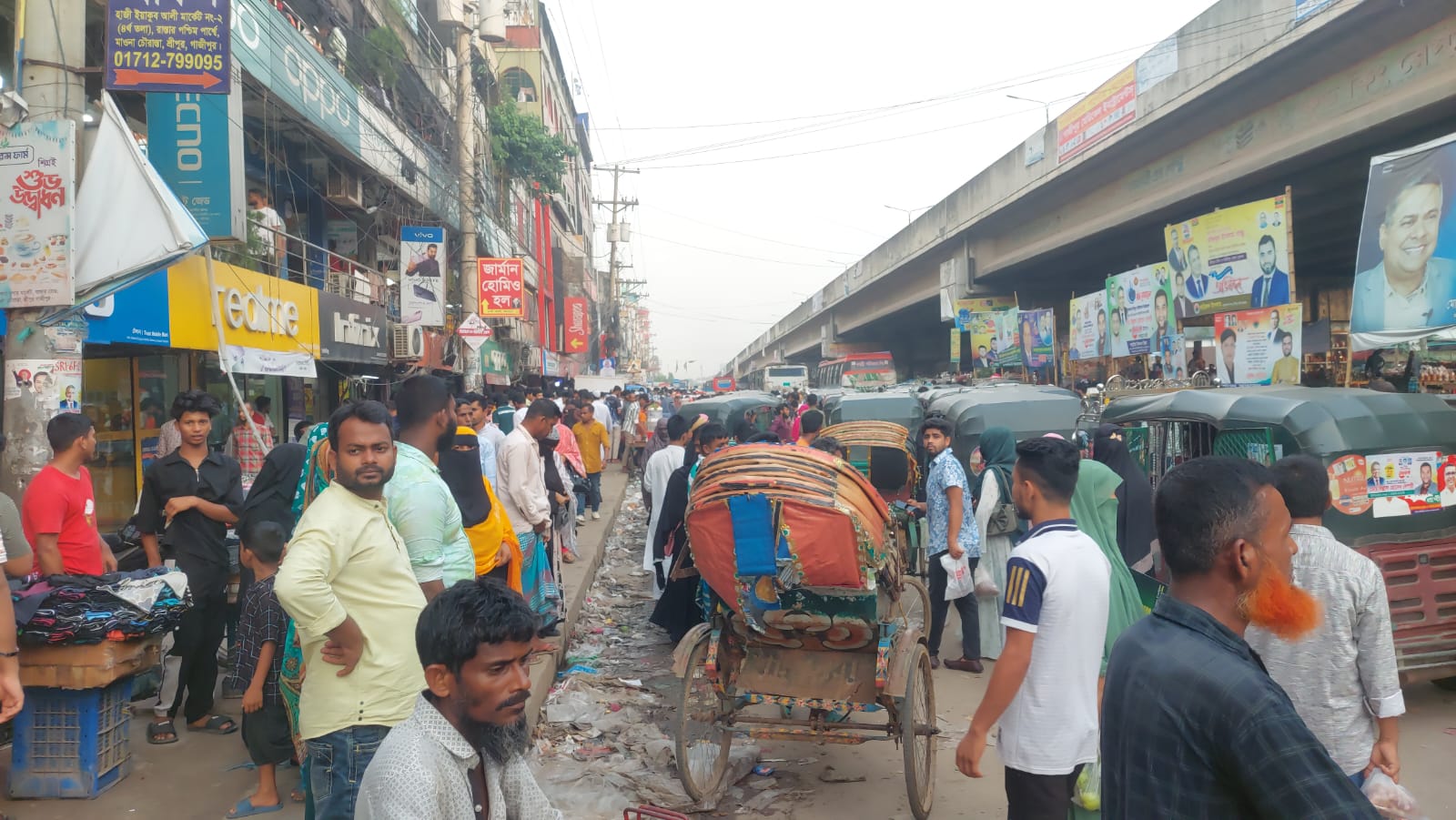 মাওনা ফ্লাইওভারের নিচে মিনিবাস চলাচল বন্ধ, অতিরিক্ত ভাড়ায় দুর্ভোগে যাত্রীরা