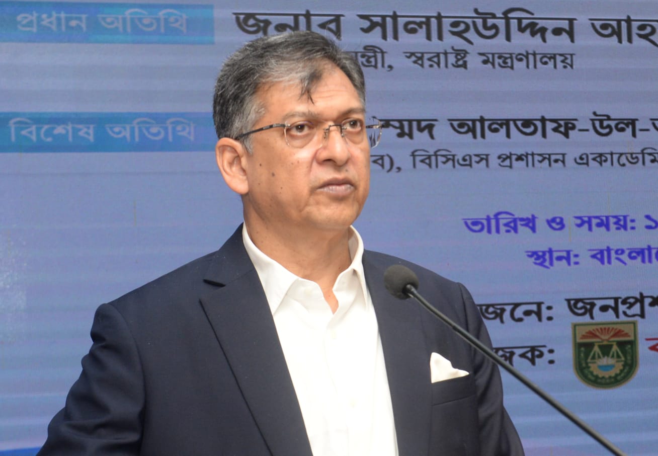 রাজনৈতিক পক্ষপাতমুক্ত থেকে দেশপ্রেম ও সততার সাথে সরকারি কর্মচারীদের দায়িত্ব পালন করতে হবে- স্বরাষ্ট্রমন্ত্রী