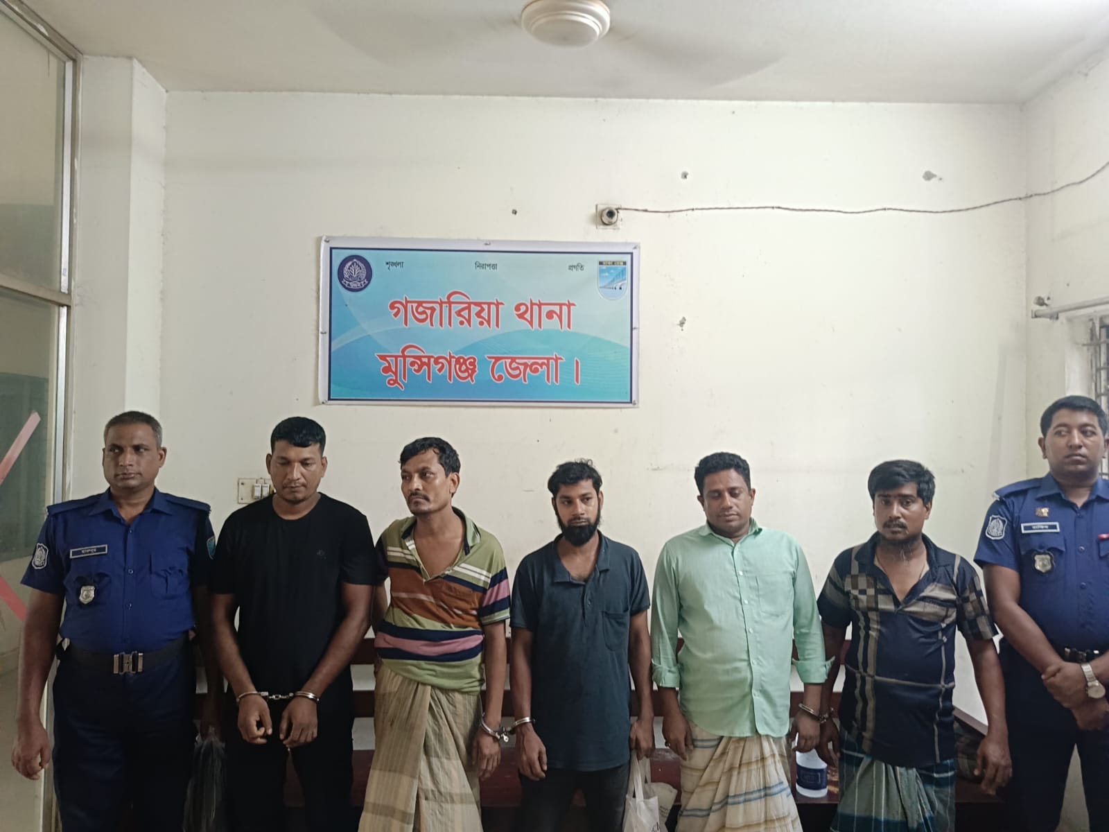 গজারিয়ায় ডাকাতির ঘটনা আরও ৫ ডাকাত গ্রেফতার, মালামাল উদ্ধার
