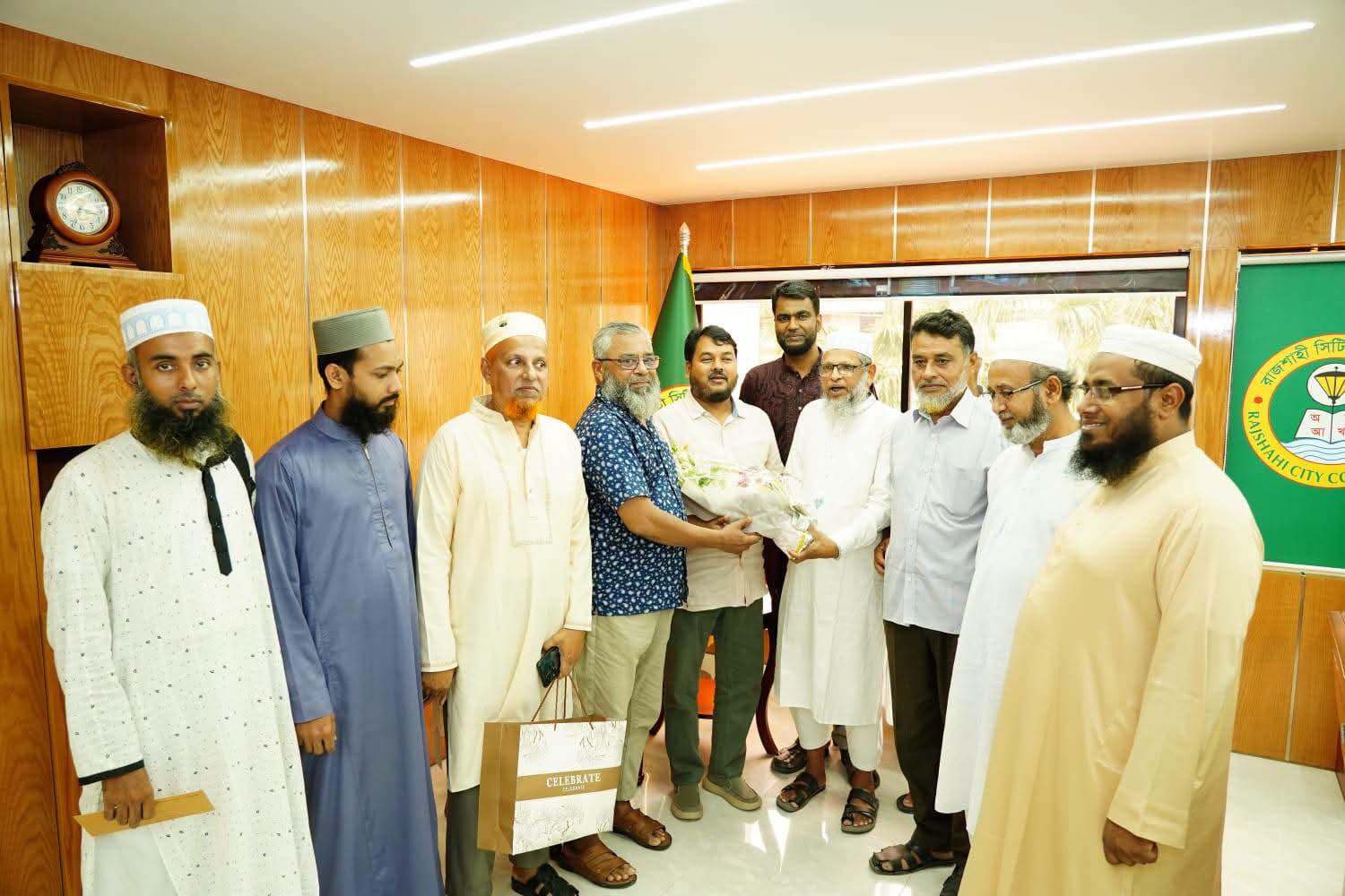 রাসিক প্রশাসকের সাথে বায়তুল মামুর জামে মসজিদ কমিটির সৌজন্য সাক্ষাৎ